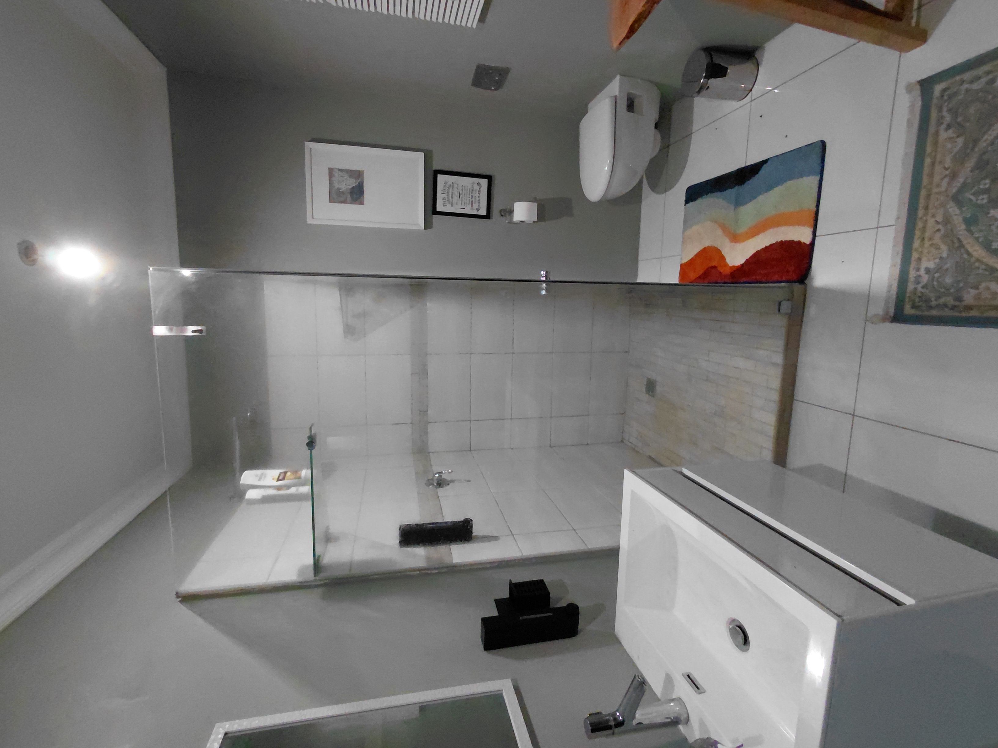 En-suite bathroom 2
